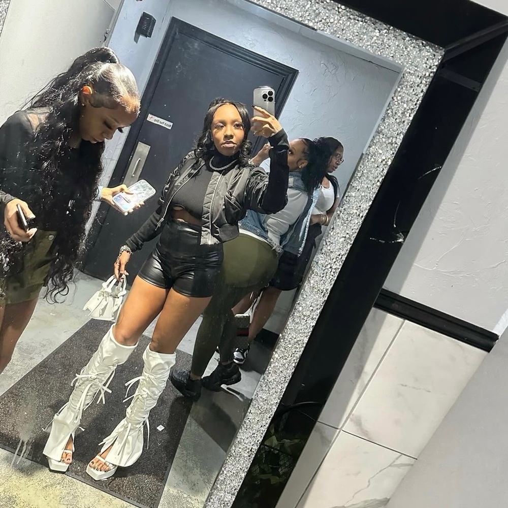 Azalea Wang (AKIRA) heels
With leg tassle coverings